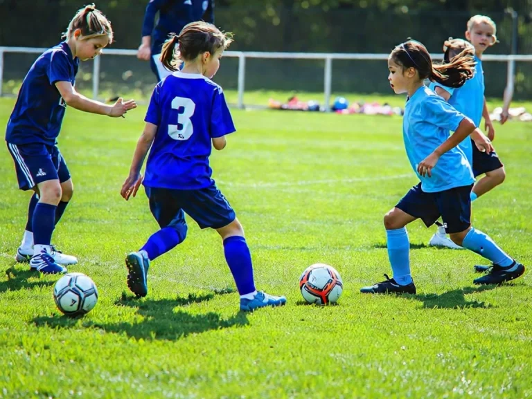 [5 Things to Know About] How to Choose the Right Spanish soccer
